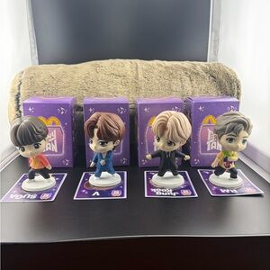 K-Pop Idol Figurine Set - Multicolor
